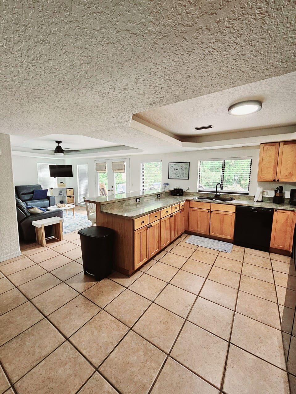 Microwave, dishwasher, coffee/tea maker, cookware/dishes/utensils