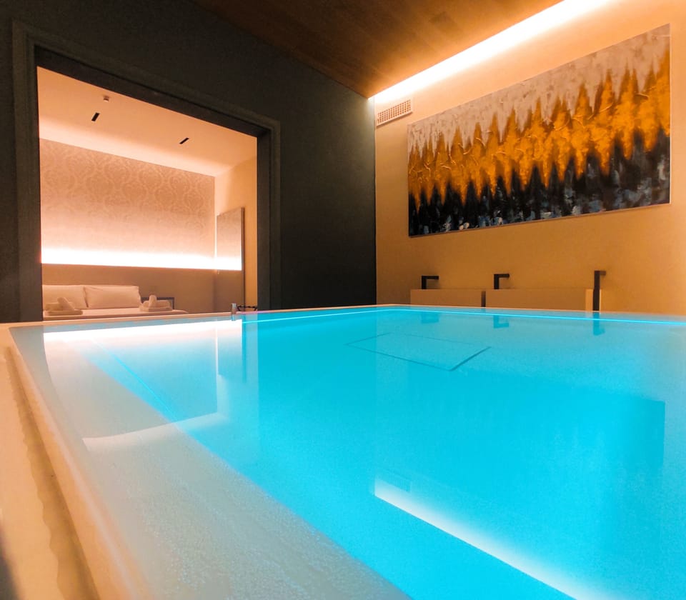 Diamante, suite con jacuzzi, balcone sul borgo antico a Termoli vicino al mare | Premium bedding, down comforters, pillowtop beds, minibar