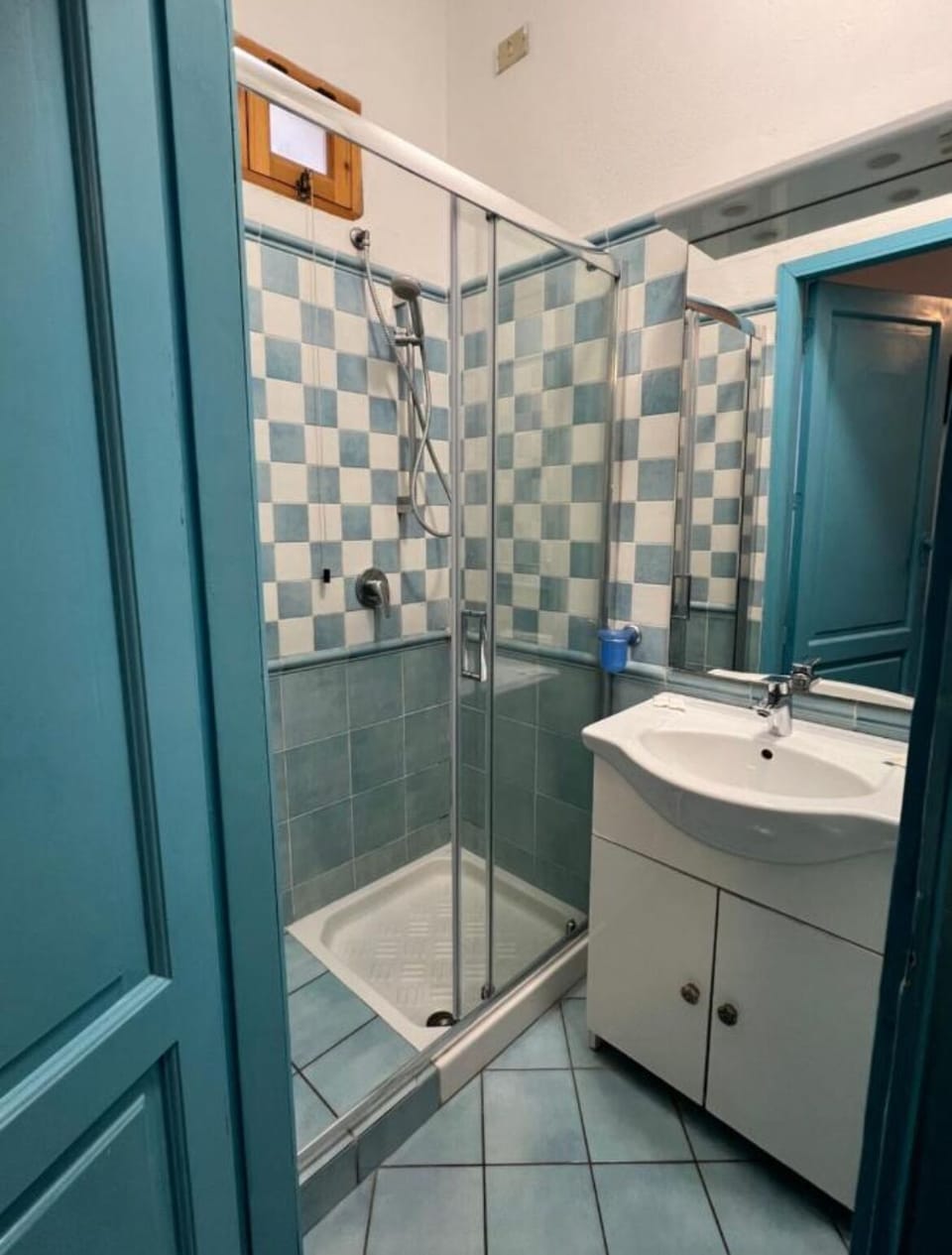 Double Room, Ground Floor | Bathroom | Free toiletries, hair dryer, bidet, towels