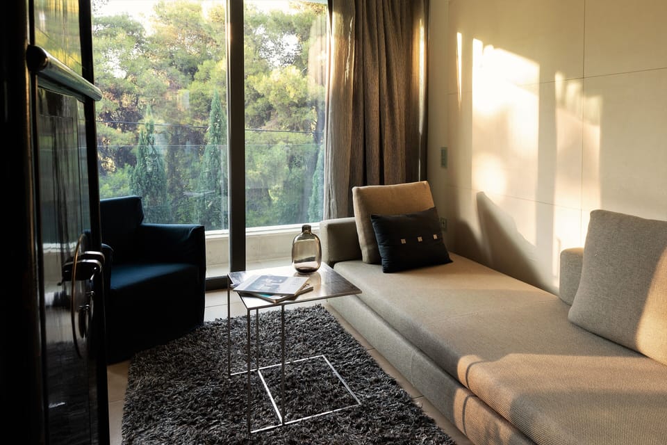 Junior Suite | Hypo-allergenic bedding, in-room safe, desk, laptop workspace