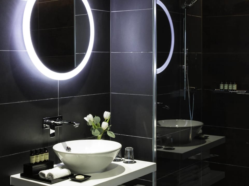 Superior Room, 1 King Bed | Hypo-allergenic bedding, in-room safe, desk, blackout drapes