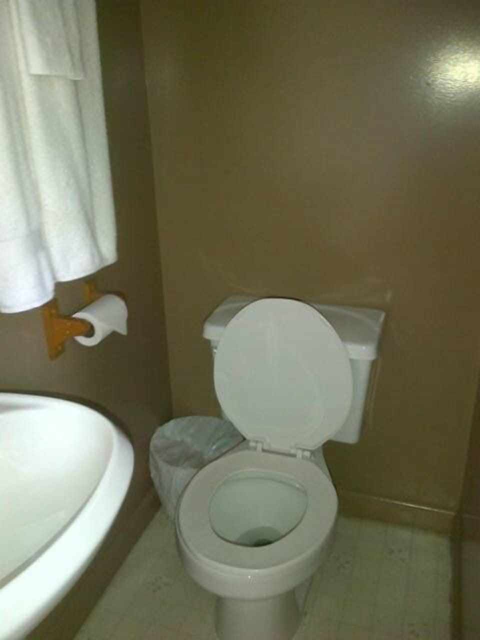 Comfort Room, 1 Double Bed | Bathroom | Shower, hair dryer (on request), towels