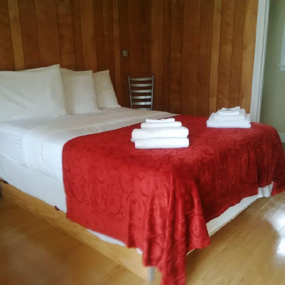 Comfort Room, 1 Double Bed | WiFi (surcharge), bed sheets