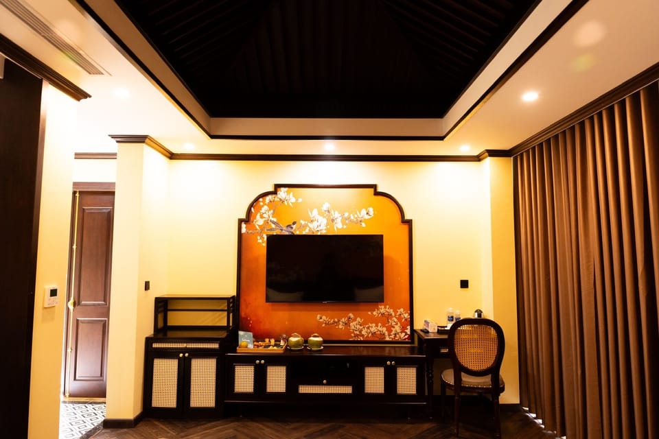 Suite, Lake View | Living area