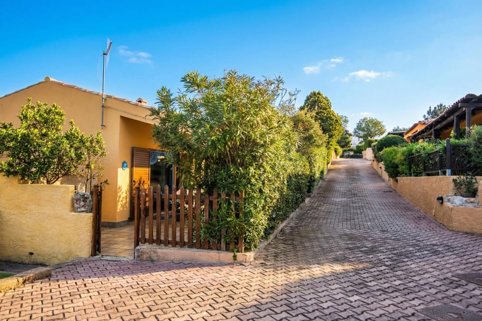 Family Apartment, Multiple Bedrooms (Su Entu) | Property grounds
