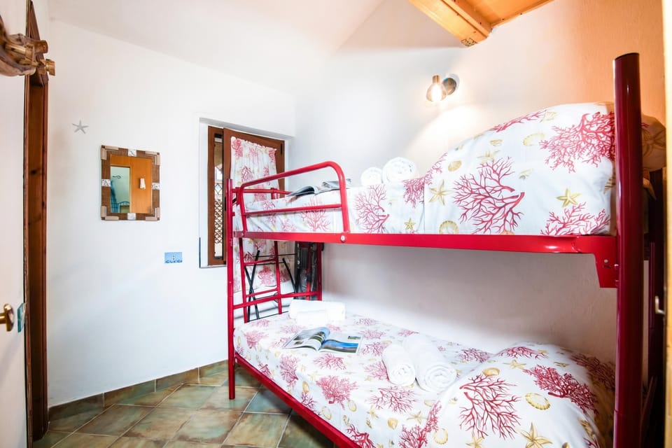 Family Apartment, Multiple Bedrooms (Su Entu) | 1 bedroom, bed sheets