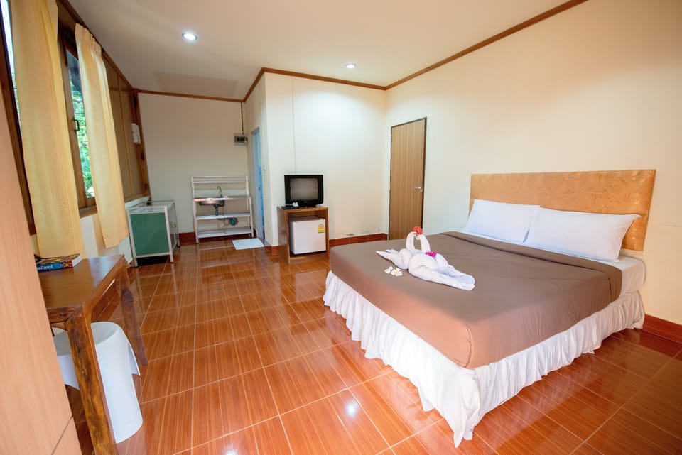 Standard Double Room | Desk, cribs/infant beds, rollaway beds, free WiFi