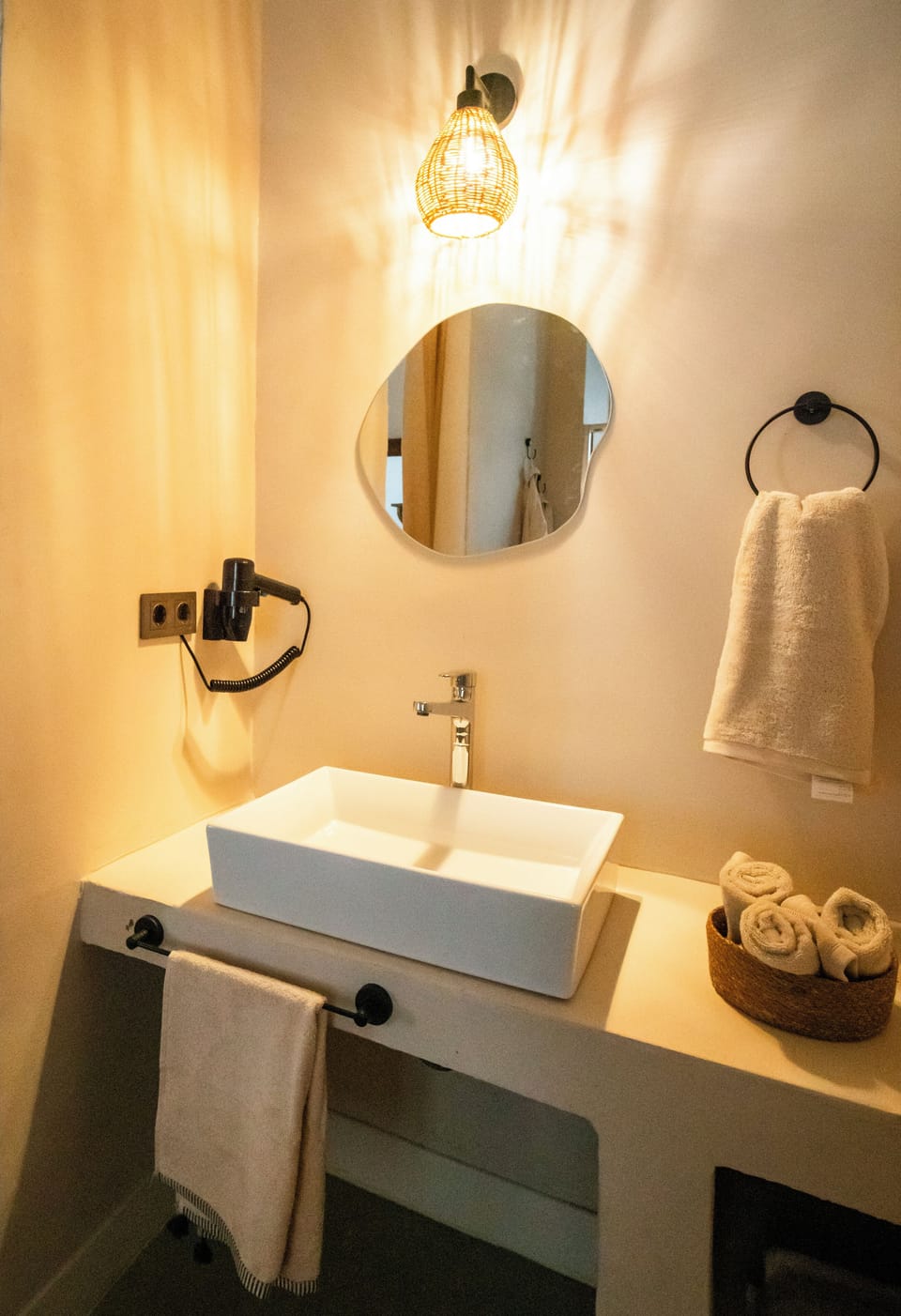 Shower, hair dryer, bathrobes, slippers
