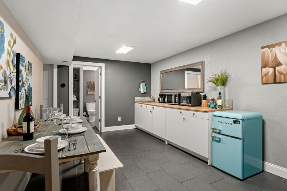 Apartment, 2 Queen Beds, Patio, Garden View (321 N. Meldrum) | Dining