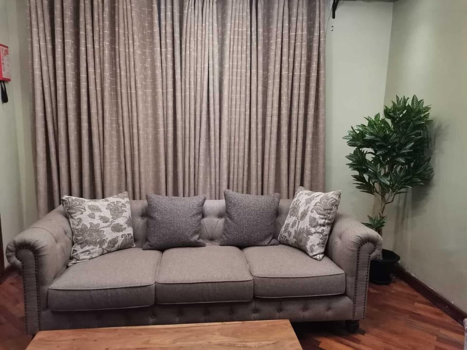 Executive Room, Garden View | 1 bedroom, in-room safe, individually furnished, desk