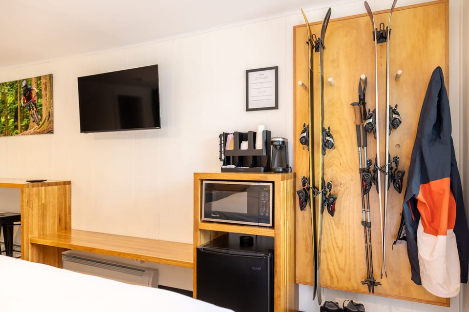 Premium Room, 2 Double Beds | Memory foam beds, desk, WiFi (free), bed sheets
