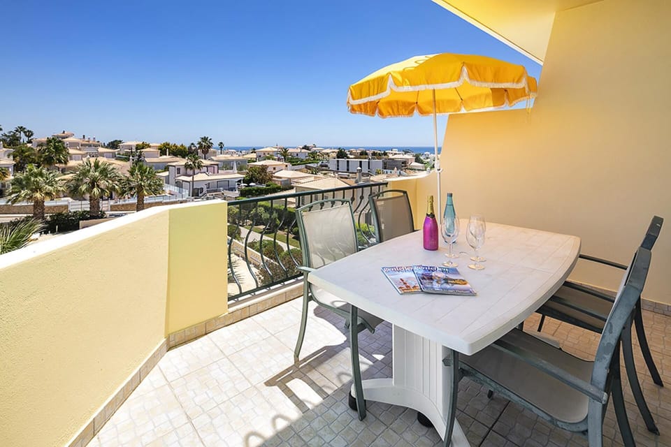 Apartment | Outdoor dining