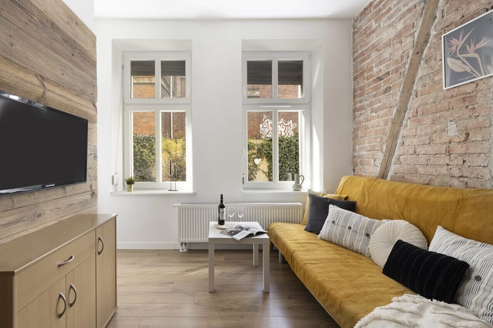 Classic Apartment, Courtyard View | Living area