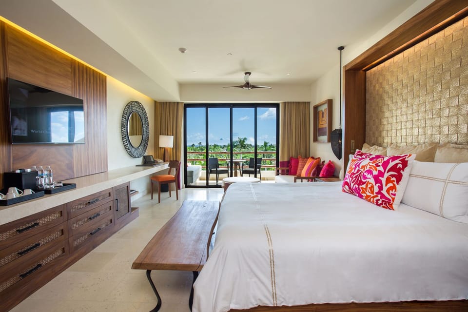 Premium bedding, free minibar, in-room safe, desk