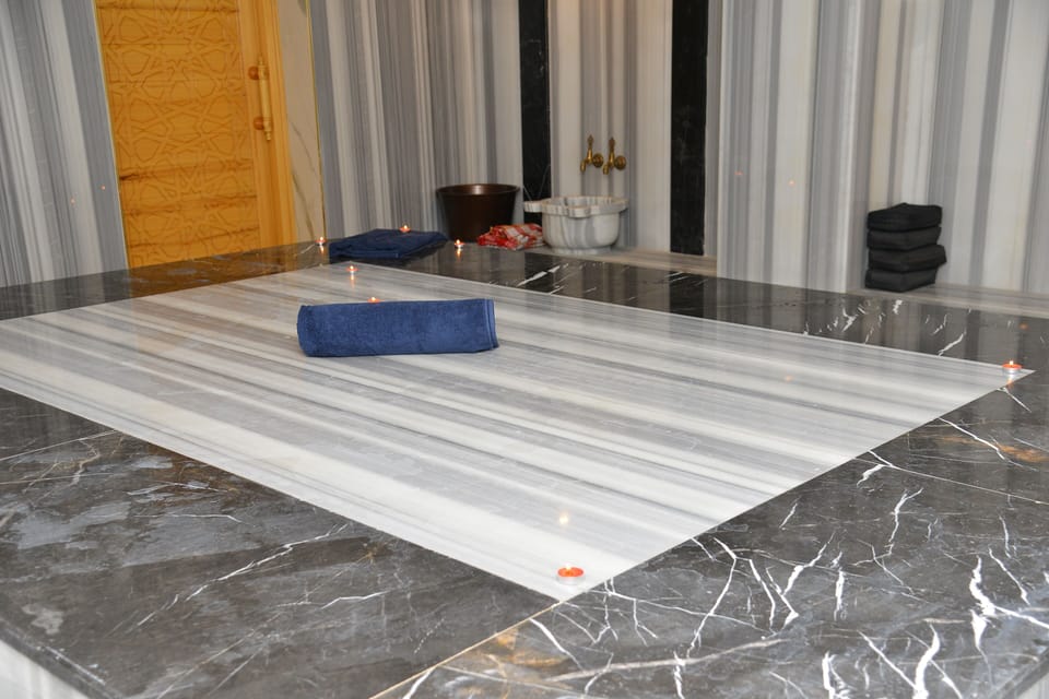 Couples treatment rooms, sauna, hot tub, steam room, hot springs