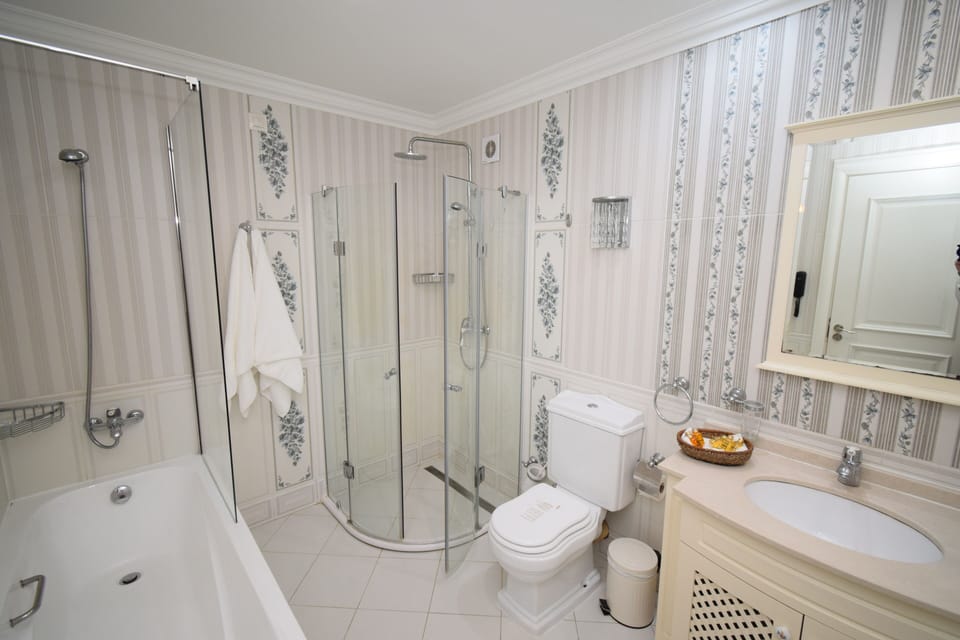 Standard Apartment | Bathroom | Bathtub, designer toiletries, hair dryer, bathrobes