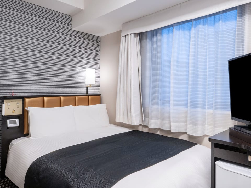 Double Room, 1 Double Bed, Non Smoking | Down comforters, desk, blackout drapes, free WiFi