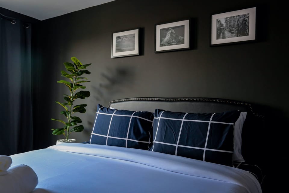 Single Room, 1 King Bed, Shared Bathroom | Free WiFi, bed sheets