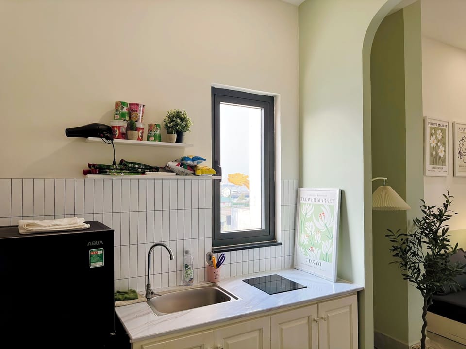 Superior Studio | Private kitchenette | Fridge, stovetop, cookware/dishes/utensils, cleaning supplies