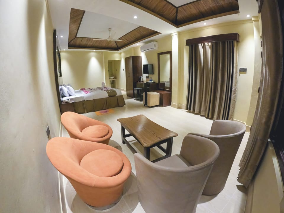Premium Cottage, Garden View | Living area | 32-inch Smart TV with cable channels