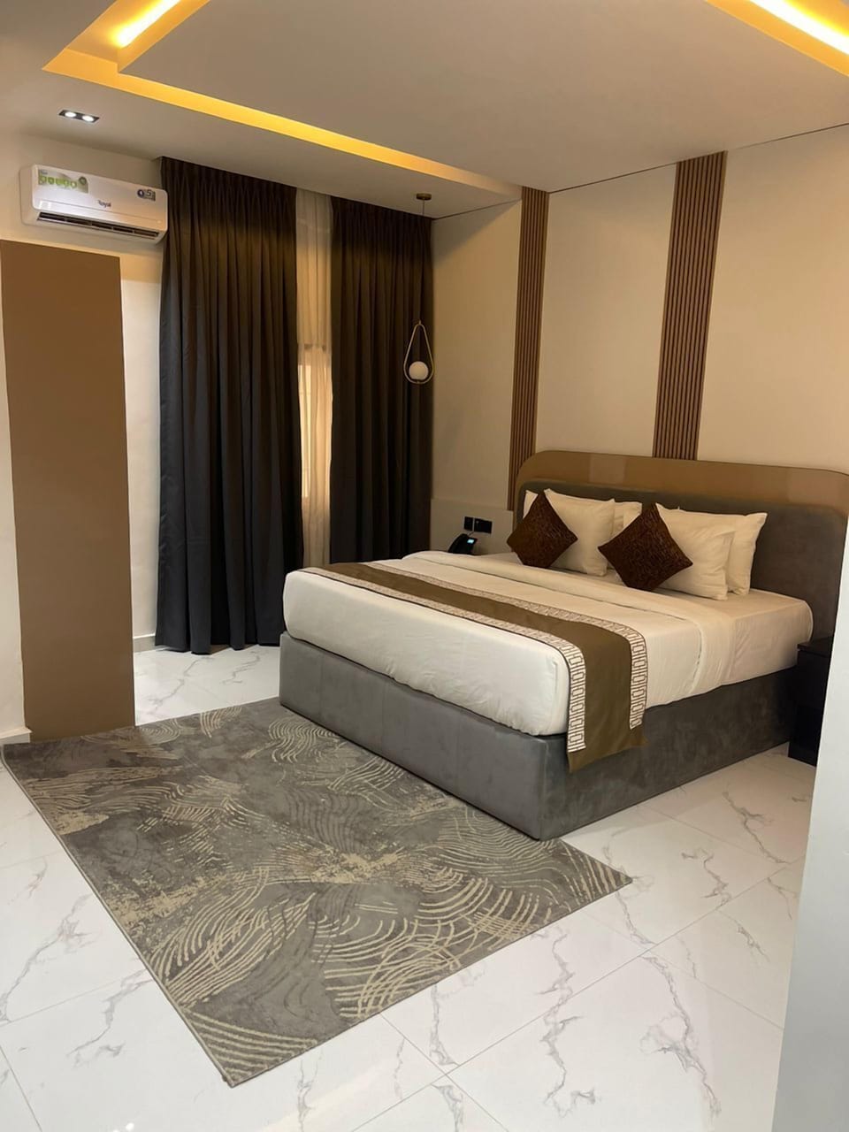 Executive Suite, 1 King Bed, Non Smoking, Private Bathroom | Egyptian cotton sheets, premium bedding, Select Comfort beds
