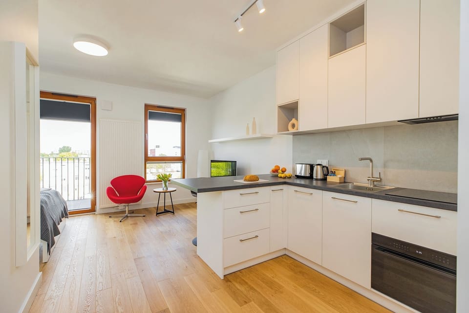City Apartment | Private kitchen | Full-size fridge, microwave, oven, stovetop