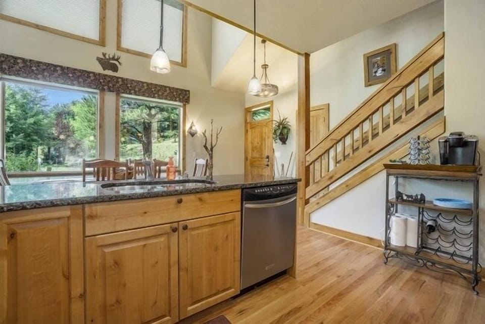 Condo, 3 Bedrooms | Private kitchen | Coffee/tea maker, fridge, oven, toaster