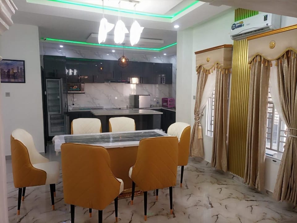 House | Dining