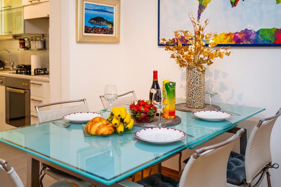 Family Apartment, 2 Bedrooms, 2 Bathrooms (Cityscape Comfort Apartment With) | Dining