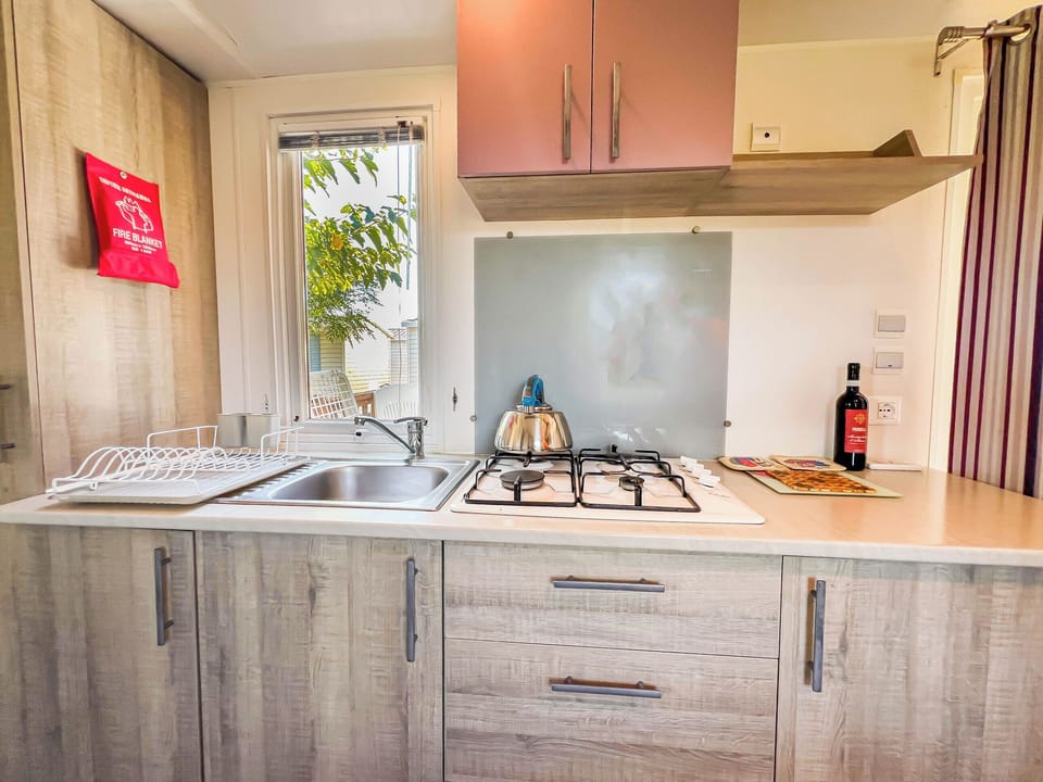 Comfort Mobile Home | Private kitchen | Full-size fridge, highchair, cookware/dishes/utensils