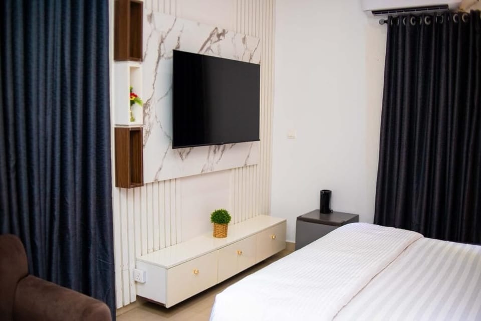 Studio | Desk, soundproofing, free WiFi