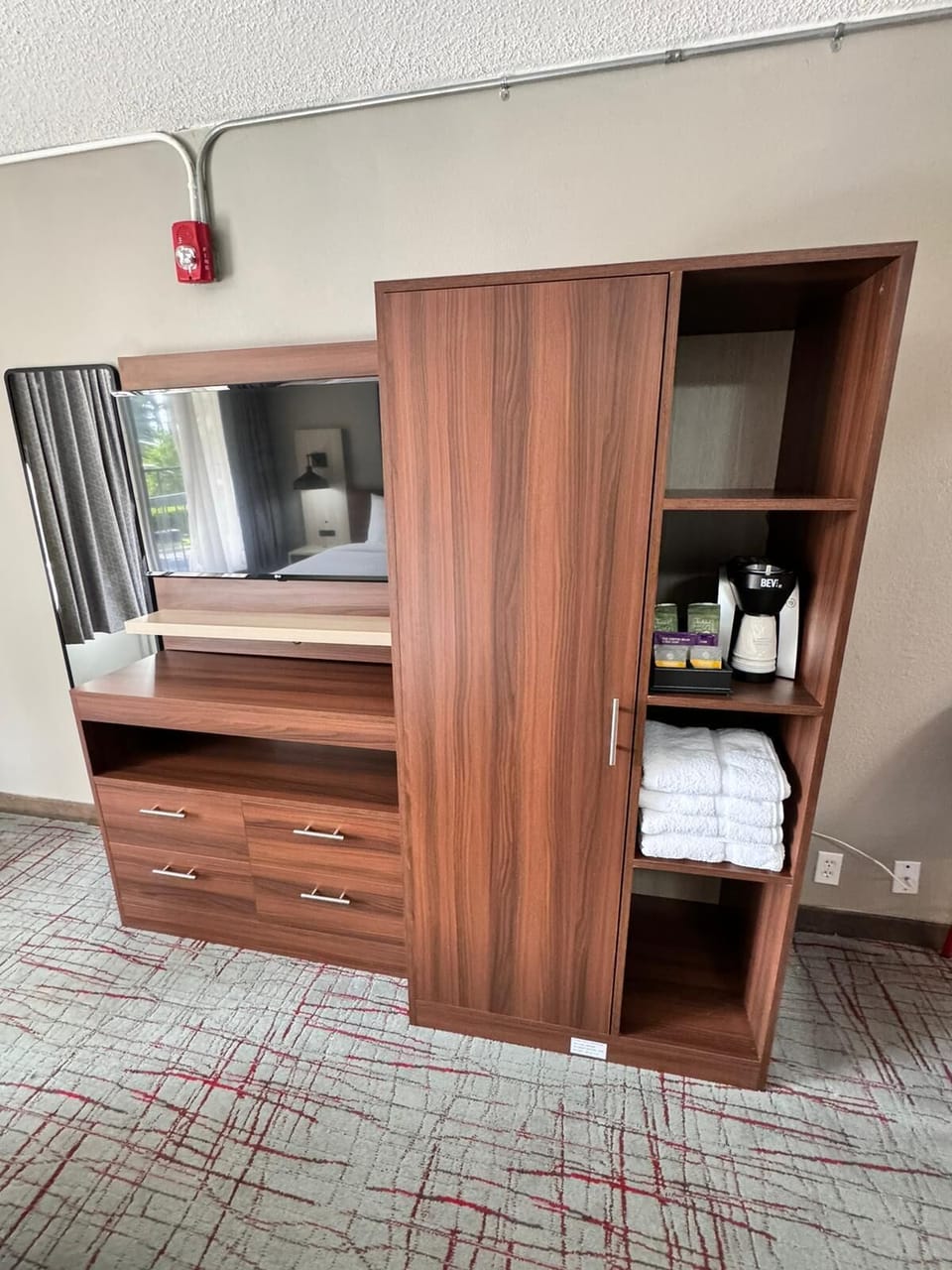 Standard Room, 1 King Bed, Accessible | Blackout drapes, iron/ironing board, WiFi