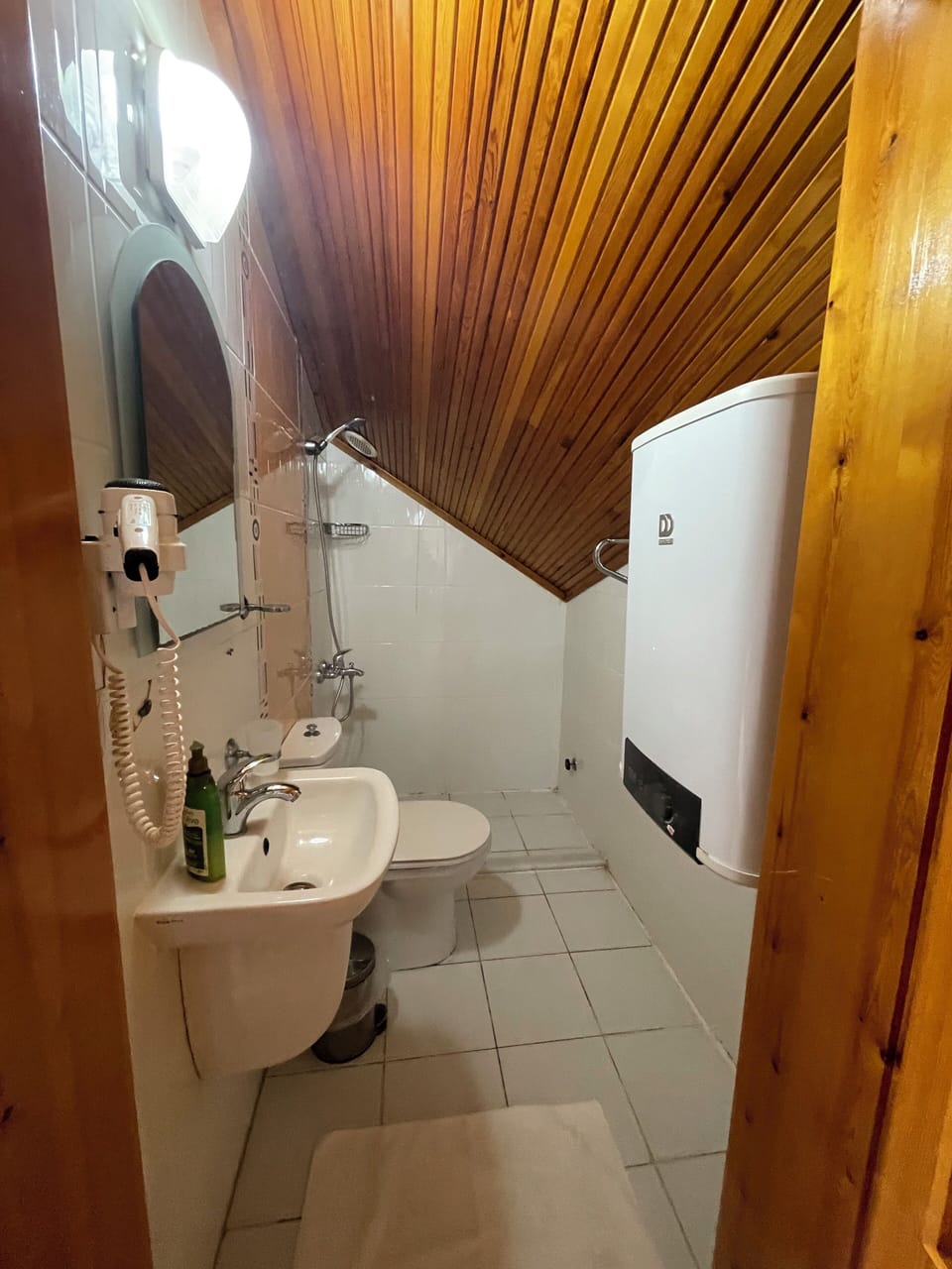 Family Room, Multiple Beds | Bathroom | Free toiletries, hair dryer