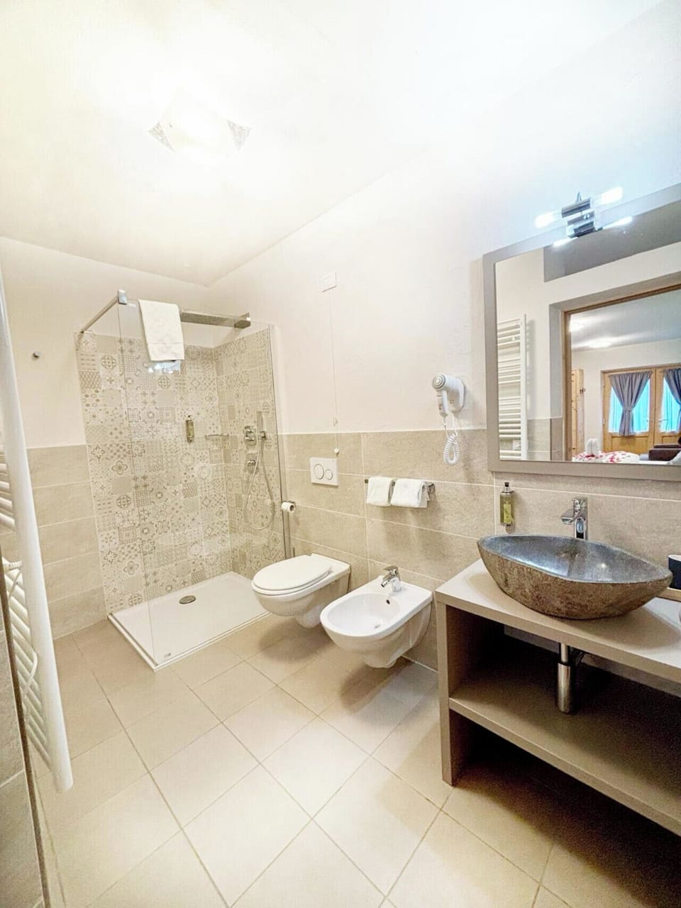 Superior Room, Mountain View | Bathroom | Shower, rainfall showerhead, hair dryer, bidet
