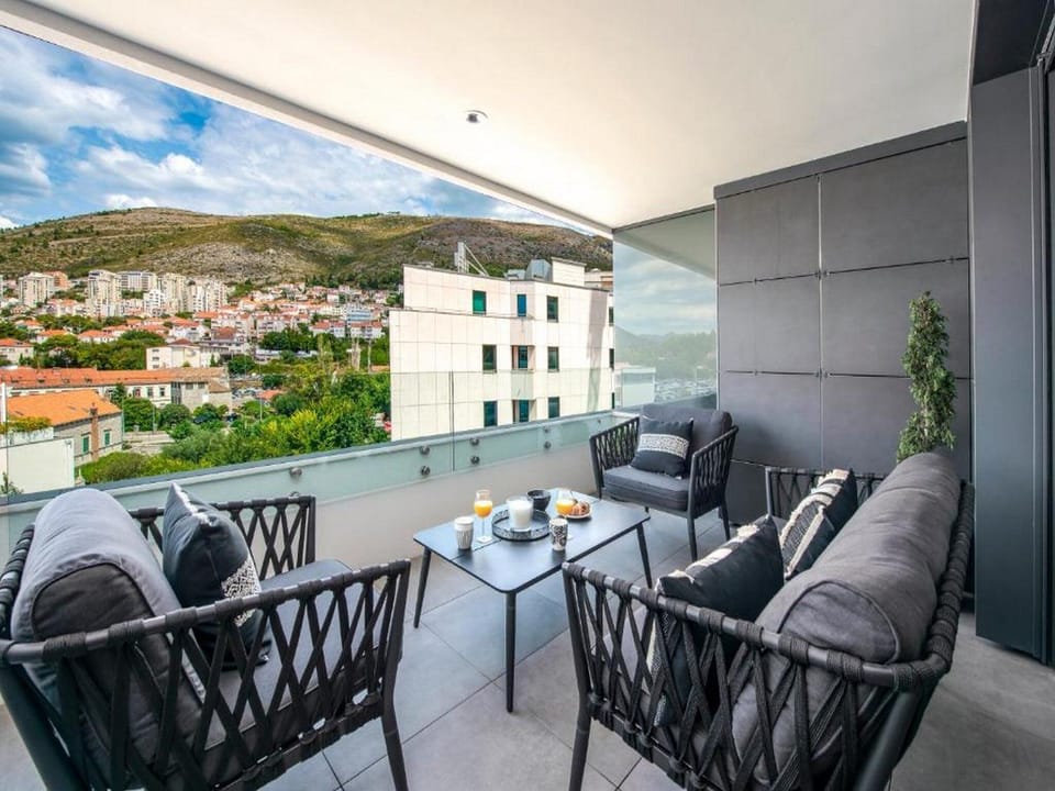 Apartment (One Bedroom Apartment with Balcony) | Balcony