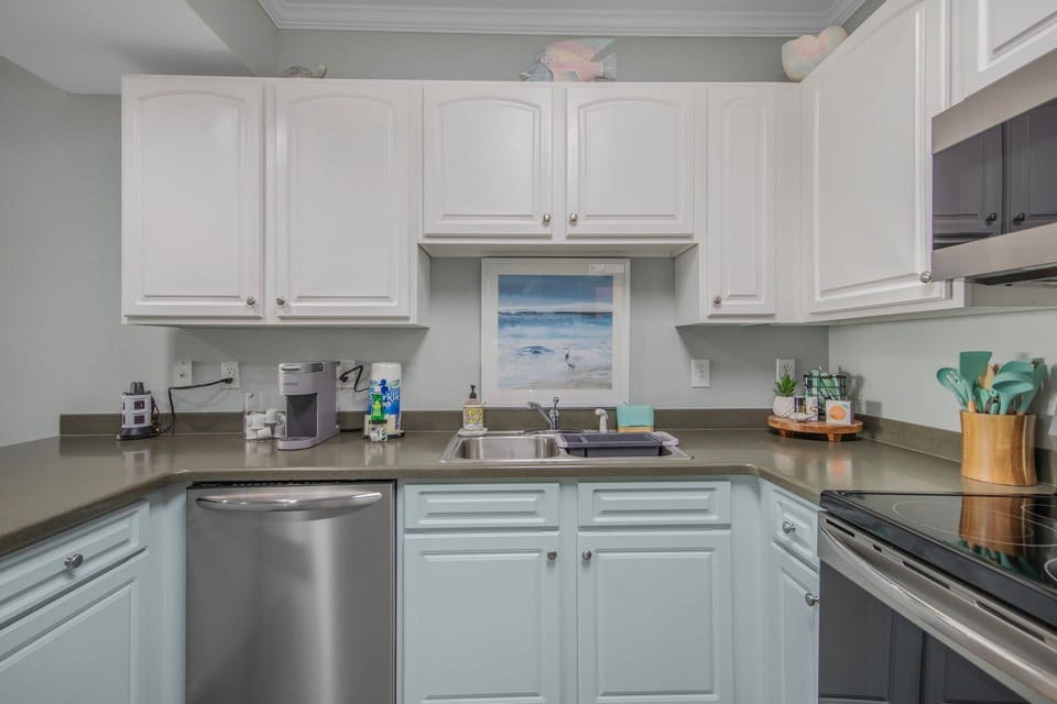 Condo, Multiple Beds (Marlin Key 4C) | Private kitchen | Oven