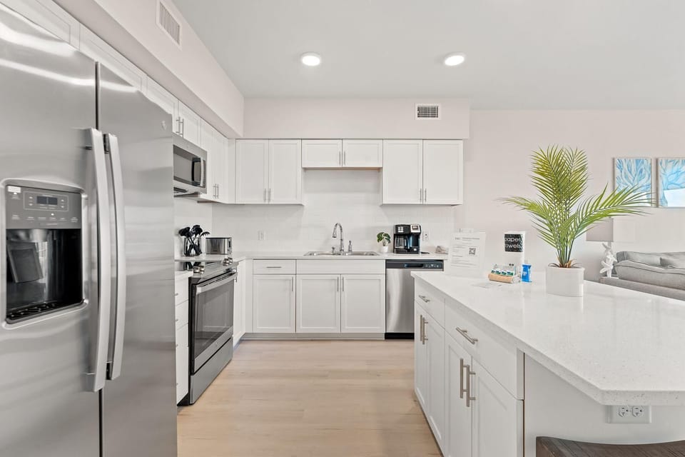 Condo, Multiple Beds (Sea Glass 316) | Private kitchen | Oven, toaster