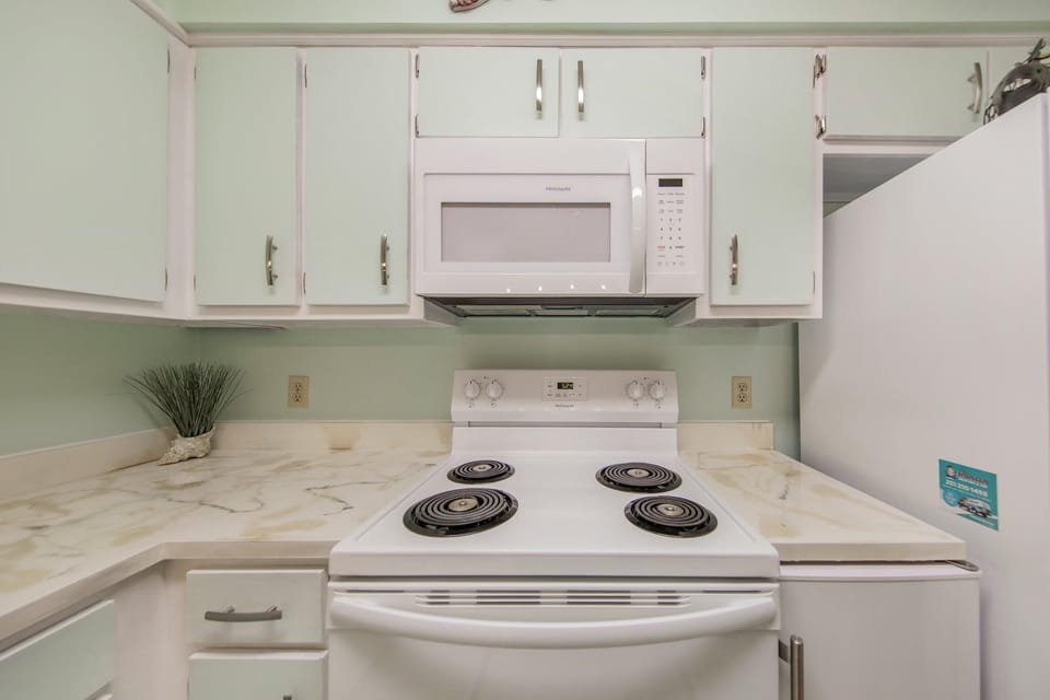 Condo, Multiple Beds (Sundial A2) | Private kitchen | Oven