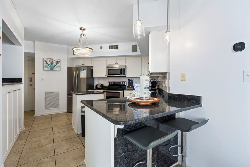 Signature Condo, 3 Bedrooms, Kitchen, Beachfront (Pelican Pointe 506) | Private kitchen | Fridge, microwave, oven, stovetop