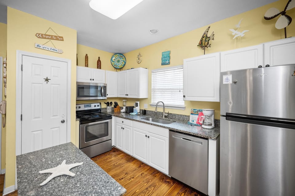 House, Multiple Beds (The Rookery 3504) | Private kitchen | Oven