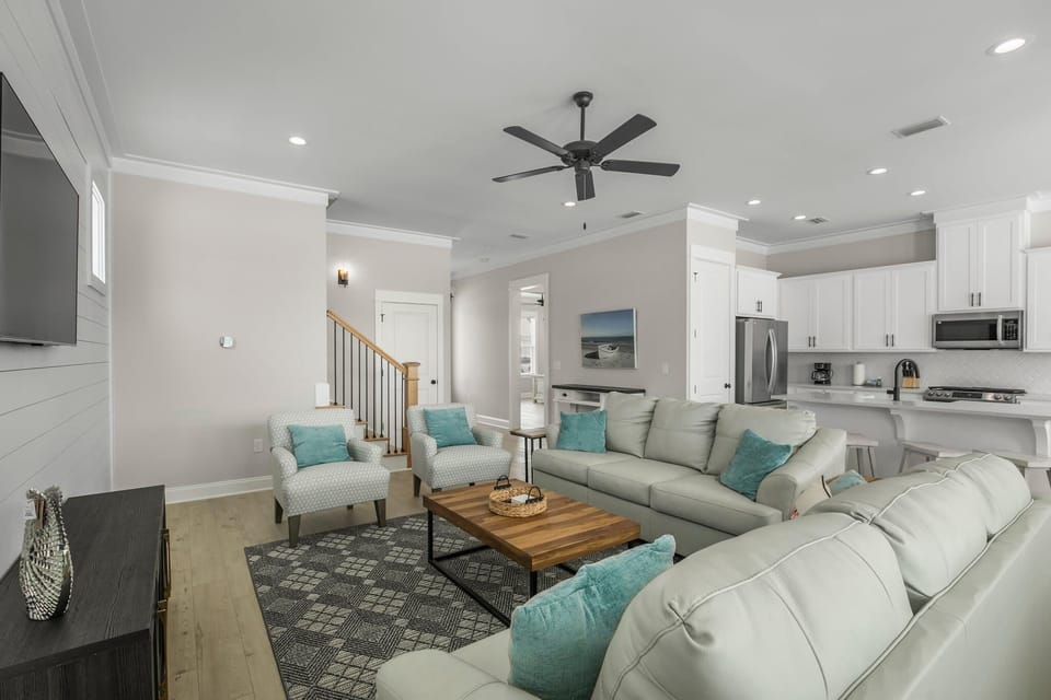 House, Multiple Beds (Summer Salt 24170) | Private kitchen | Oven