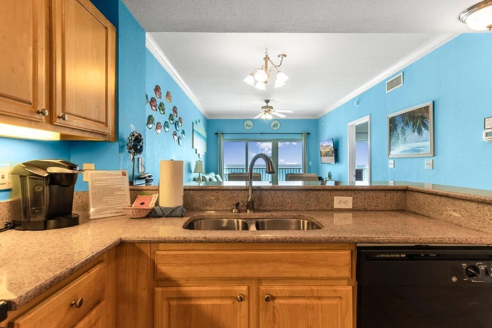 Condo, Multiple Beds (Crystal Tower 1906) | Interior