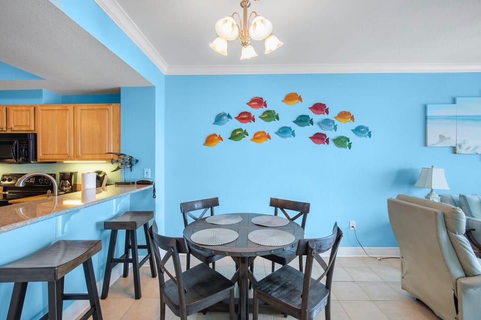 Condo, Multiple Beds (Crystal Tower 1906) | Dining