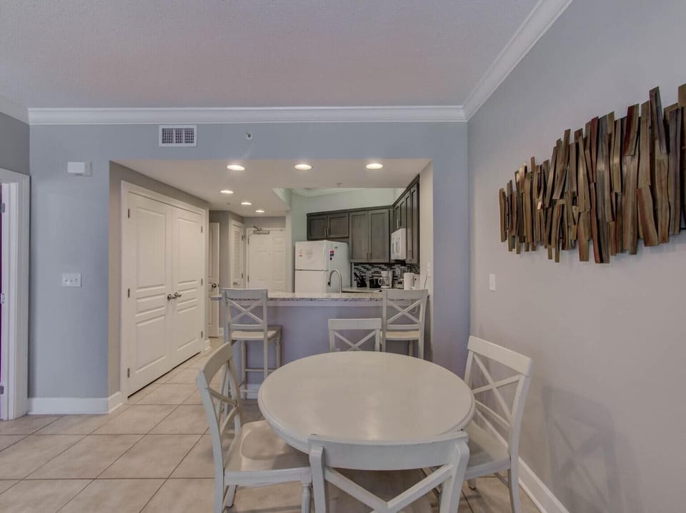 Condo, 1 King Bed with Sofa bed (Palm Beach A14) | Dining