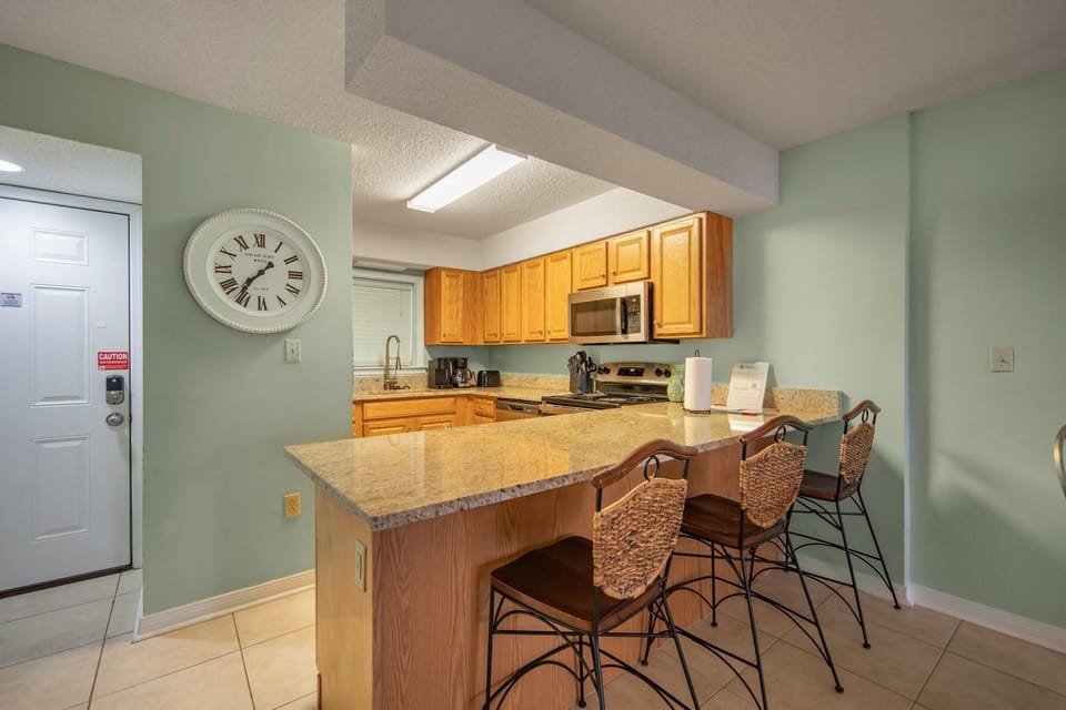 Condo, Multiple Beds (Seaside Beach & Racquet 5117) | Private kitchen | Oven