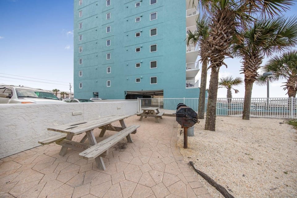 Condo, Multiple Beds (Ocean House 2604) | Outdoor dining