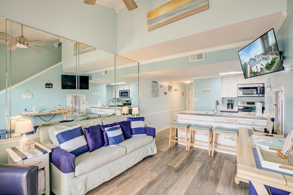 Condo, 1 King Bed with Sofa bed (Sugar Beach 301) | Living area