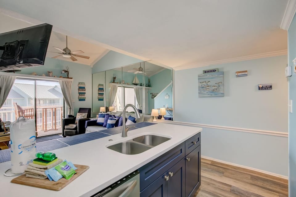 Condo, 1 King Bed with Sofa bed (Sugar Beach 301) | Interior