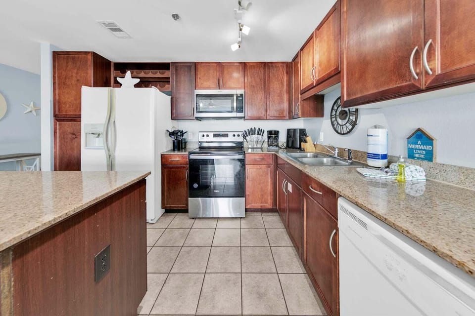 Condo, Multiple Beds (Laketown Wharf 1120) | Private kitchen | Oven, toaster, cookware/dishes/utensils
