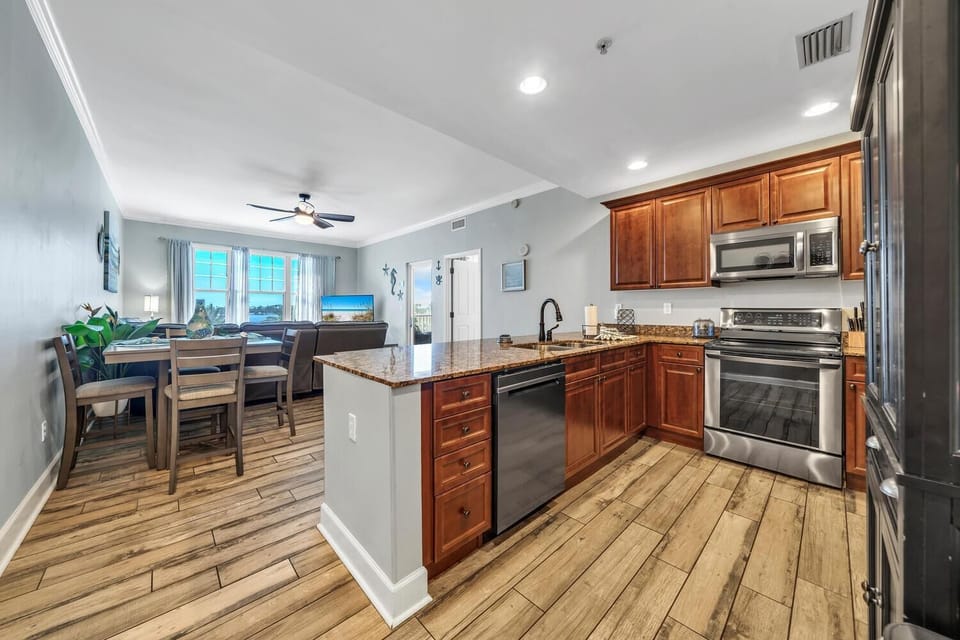 Condo, Multiple Beds (Reflections 402) | Private kitchen | Oven, toaster, cookware/dishes/utensils